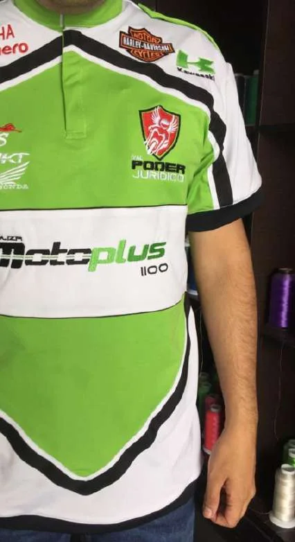 Camiseta deportiva sublimada con diseño personalizado